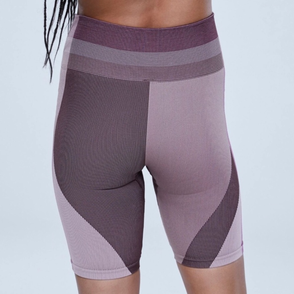 Nike Sculpt Seamless Tight Fit Training Shorts Size Small NWT - Picture 2 of 8